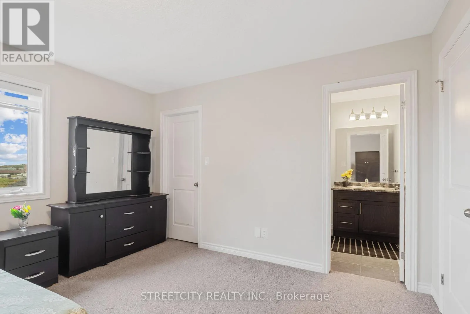 307 KENNINGTON WAY