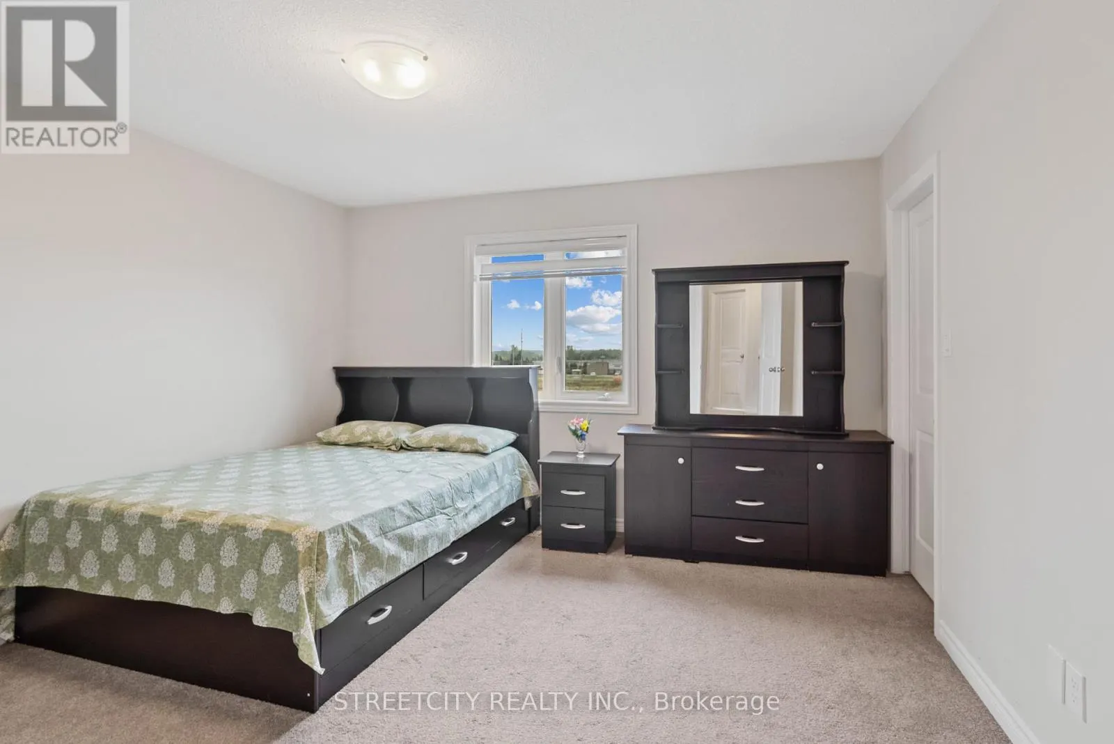 307 KENNINGTON WAY