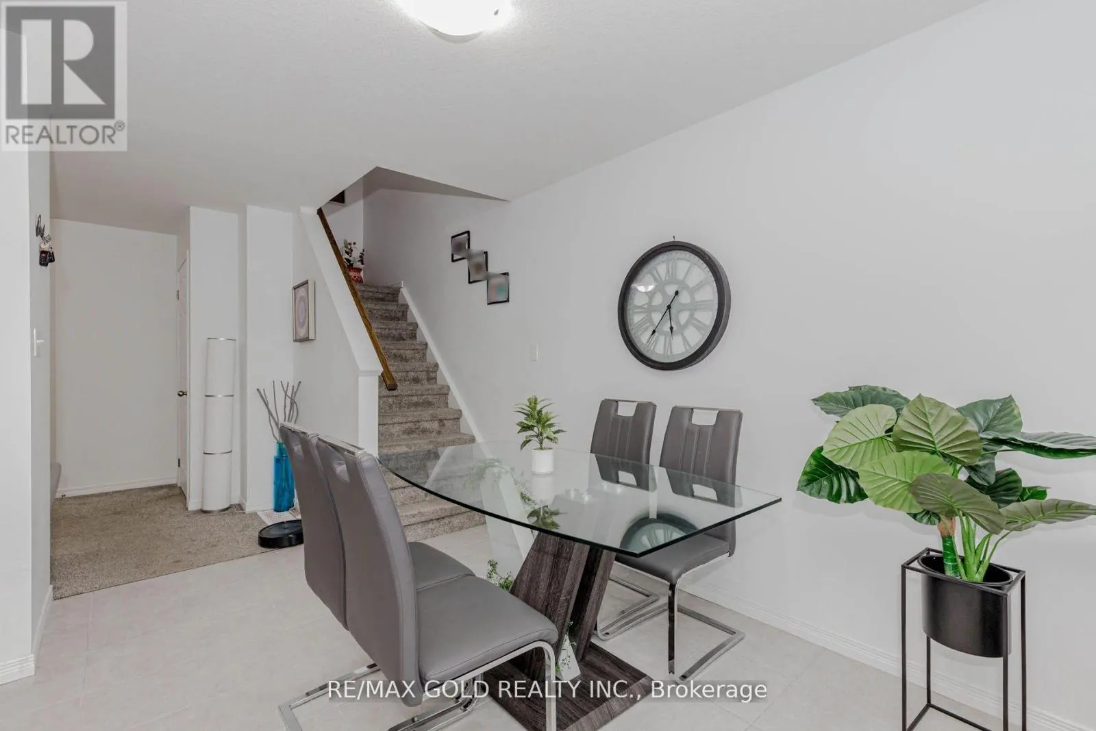 208 WOODMEADOW COURT