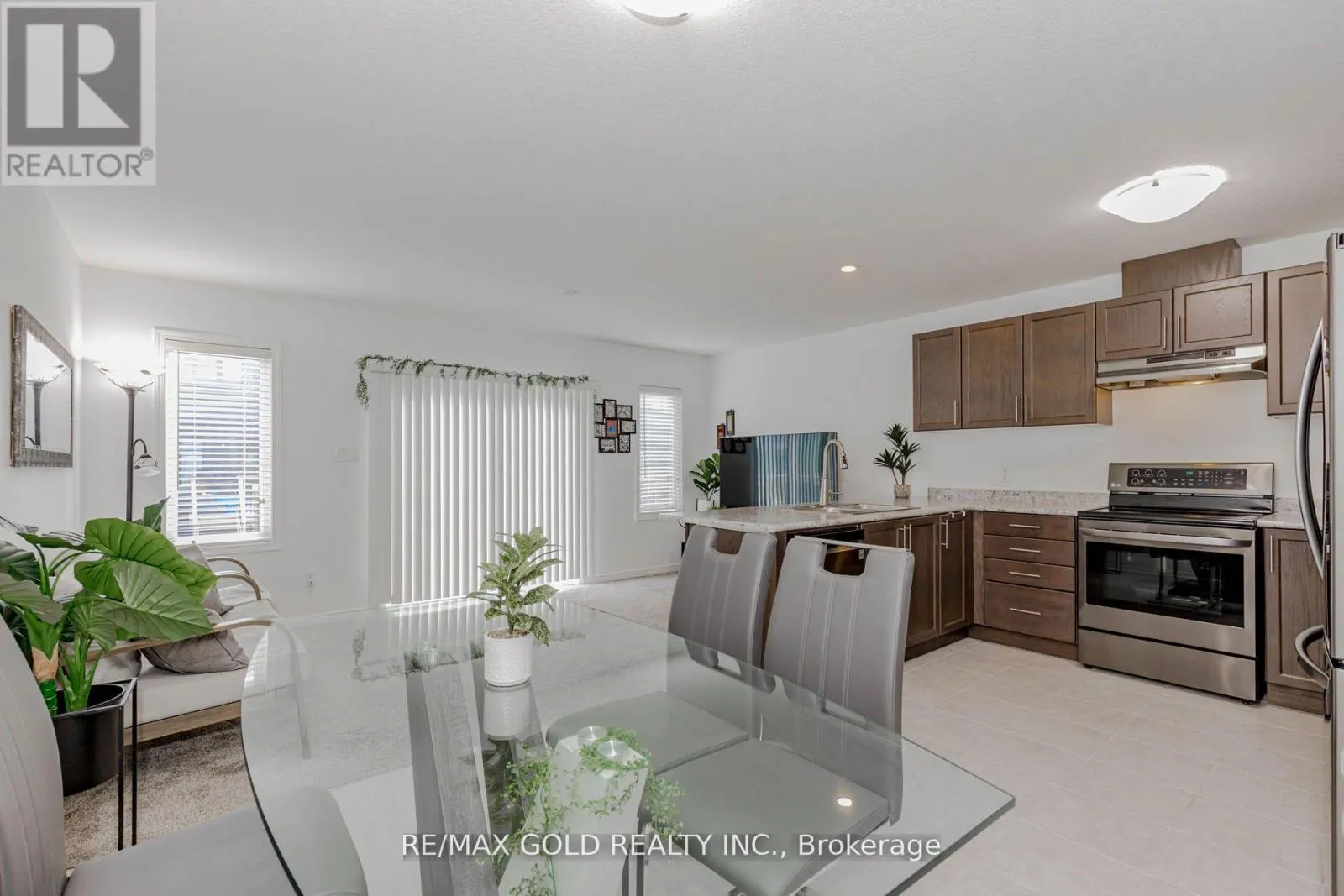 208 WOODMEADOW COURT