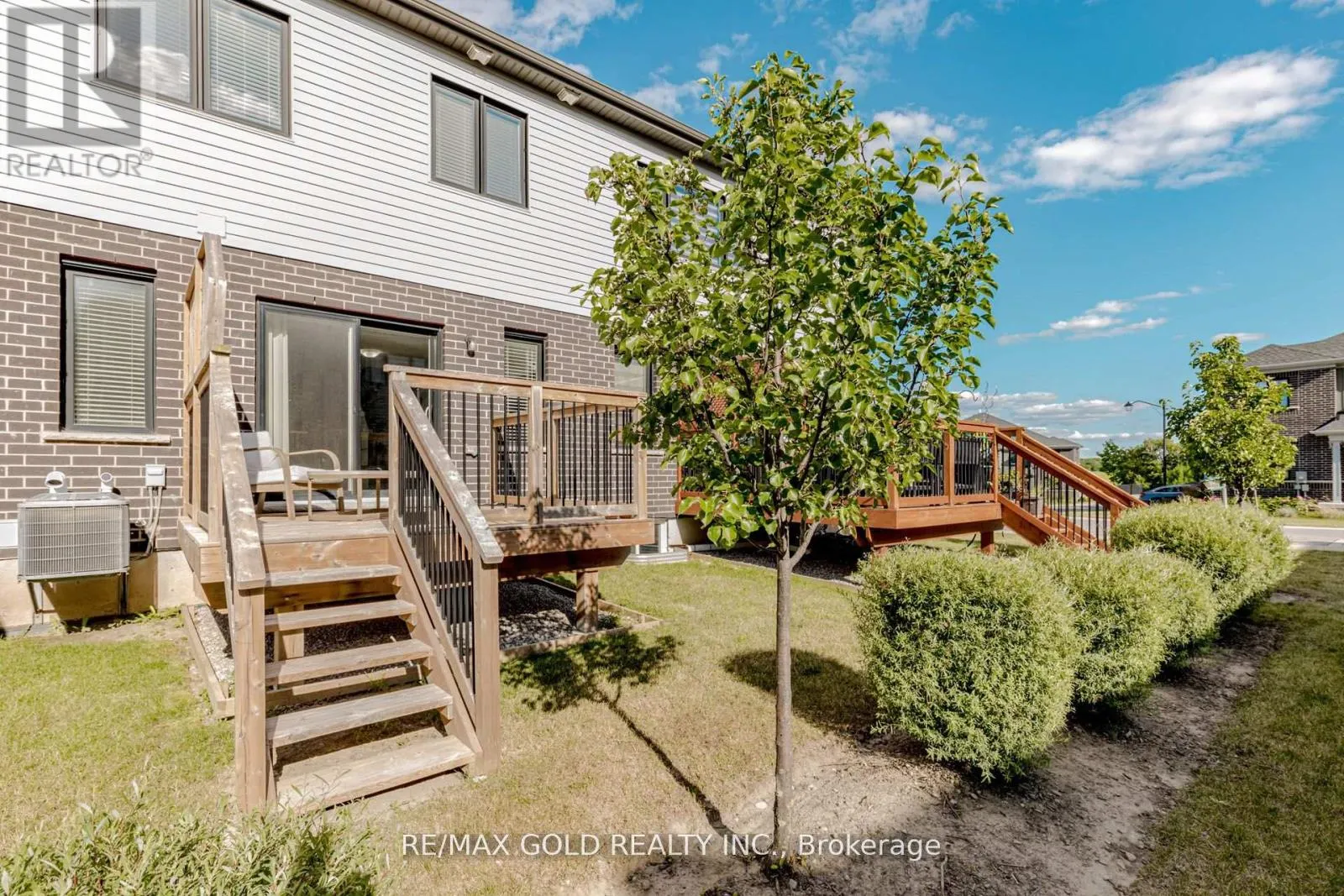 208 WOODMEADOW COURT