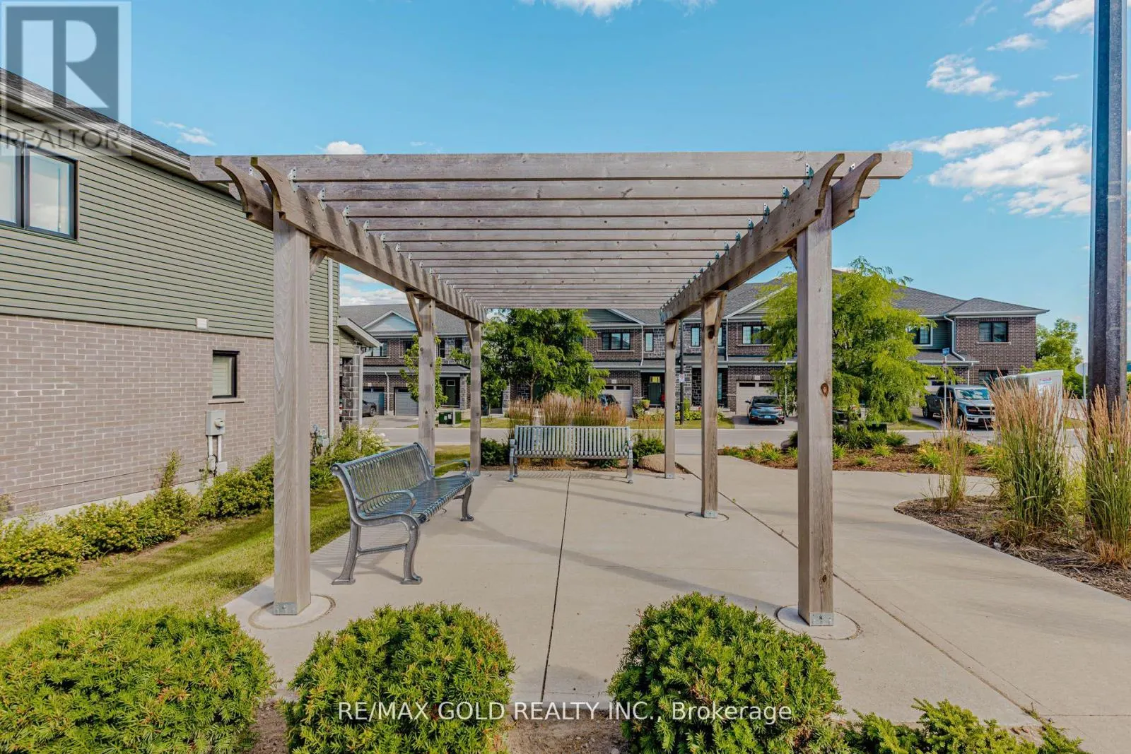208 WOODMEADOW COURT
