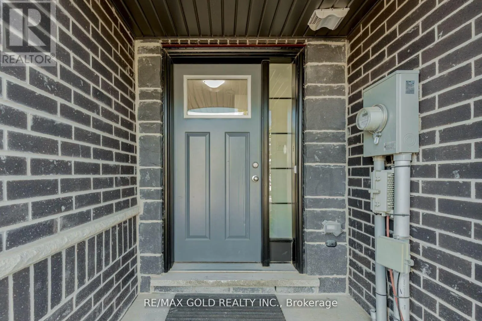 208 WOODMEADOW COURT