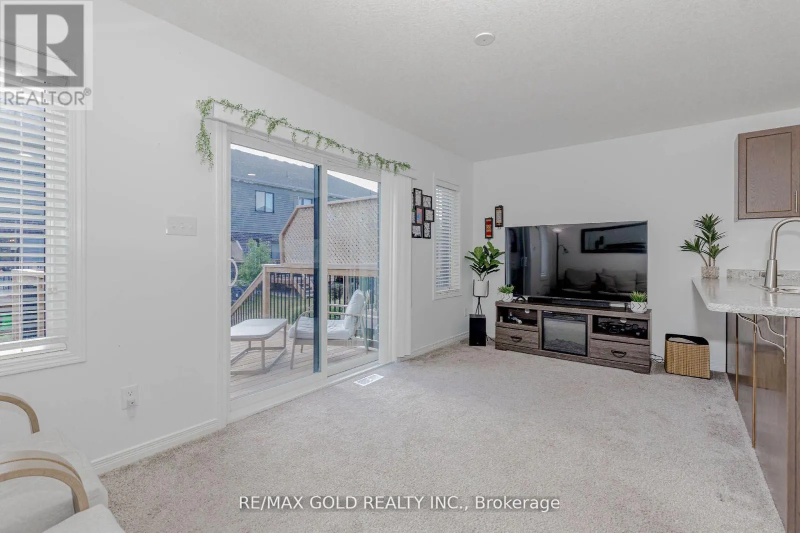 208 WOODMEADOW COURT