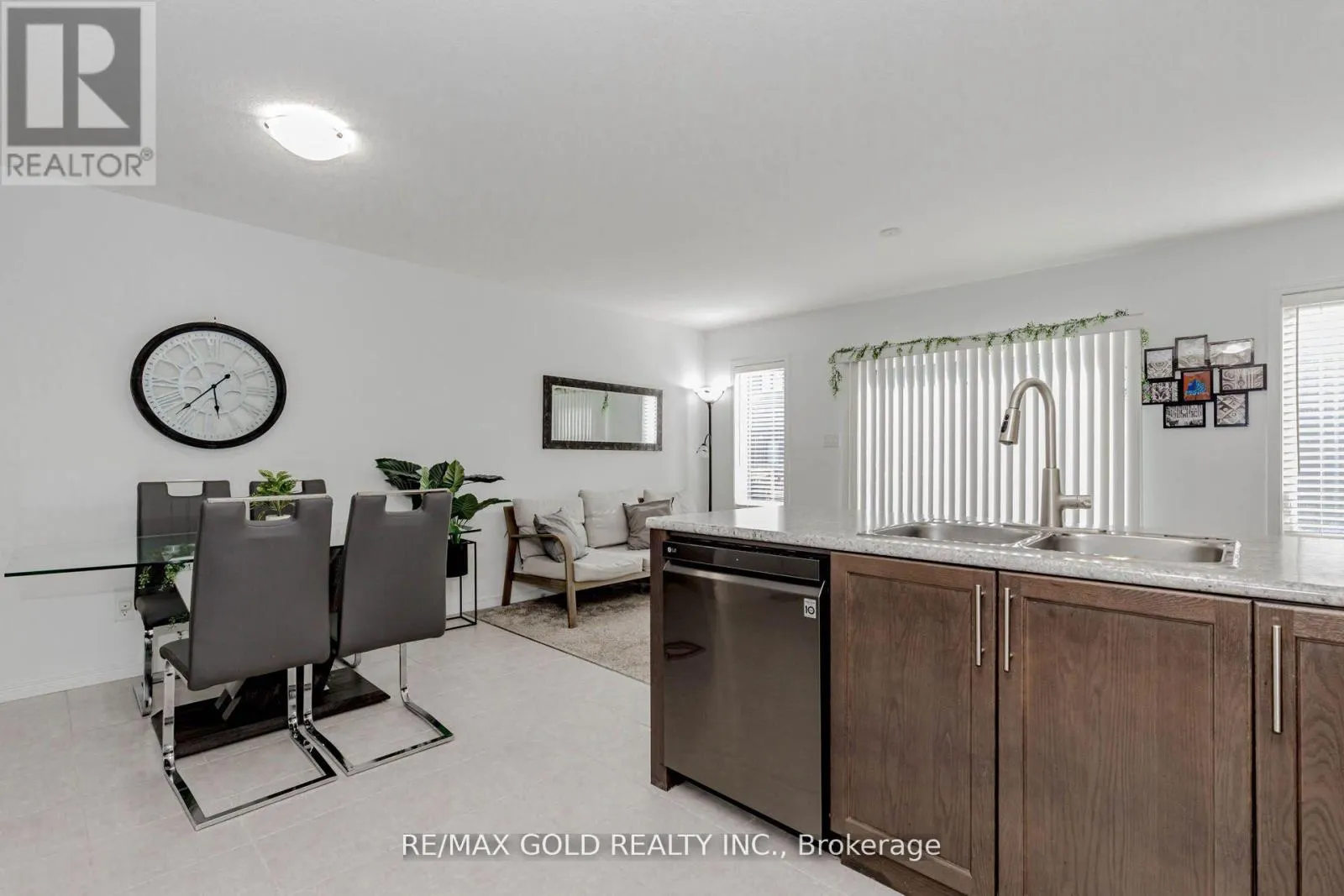 208 WOODMEADOW COURT