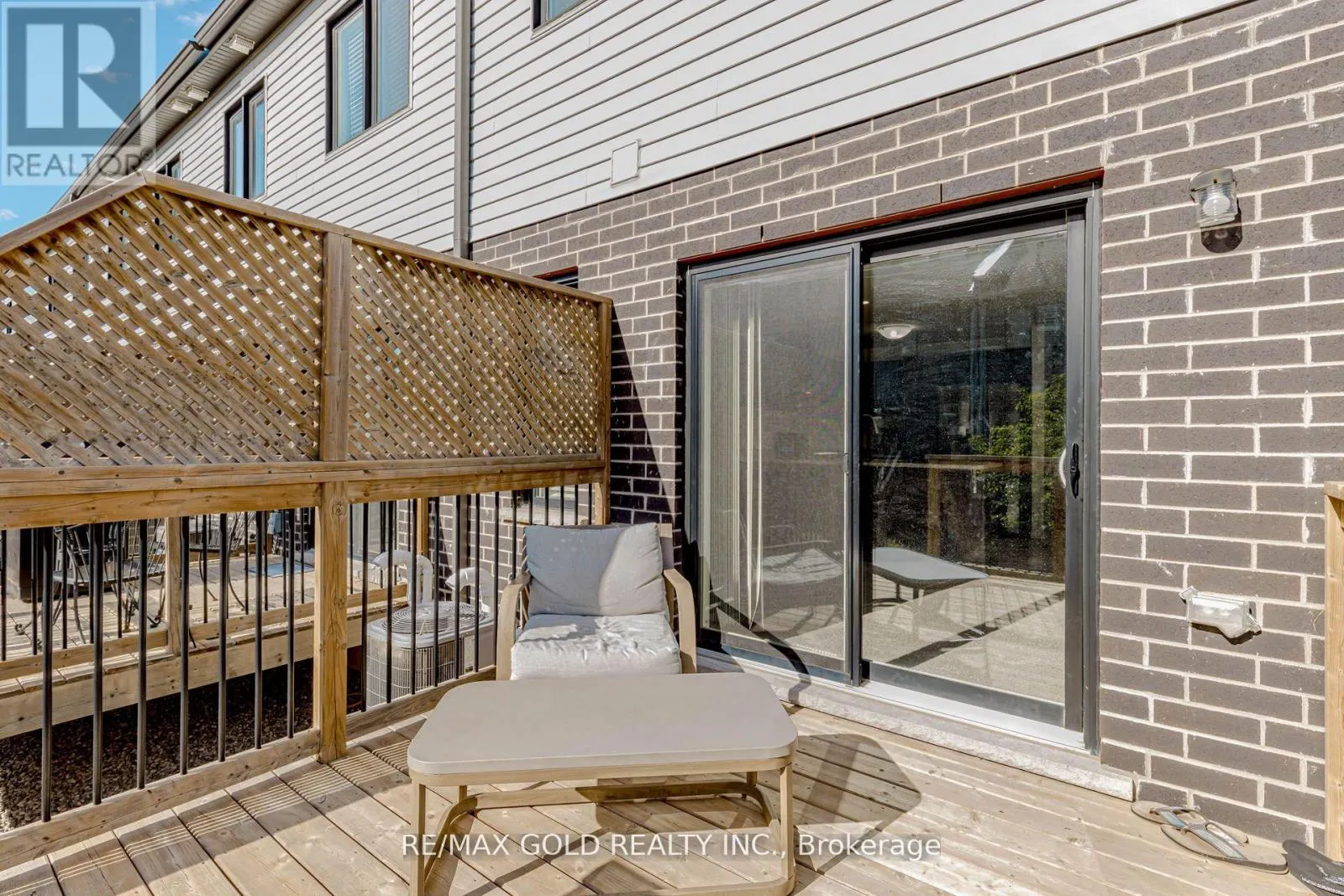 208 WOODMEADOW COURT