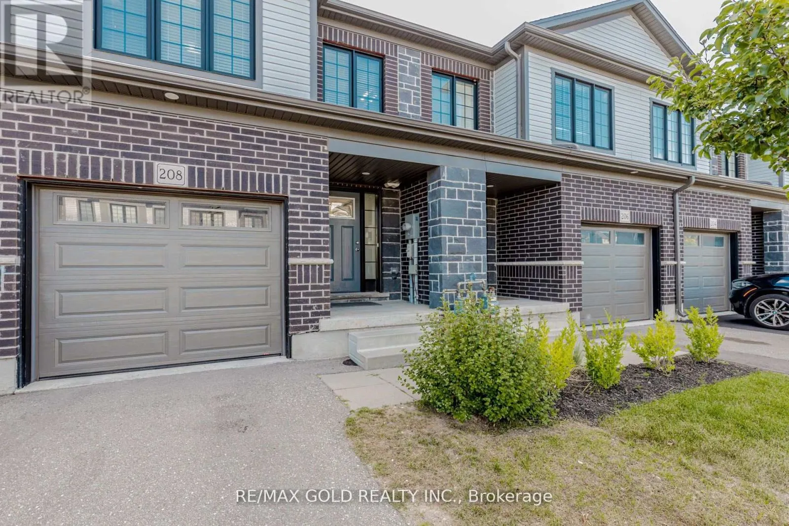 208 WOODMEADOW COURT