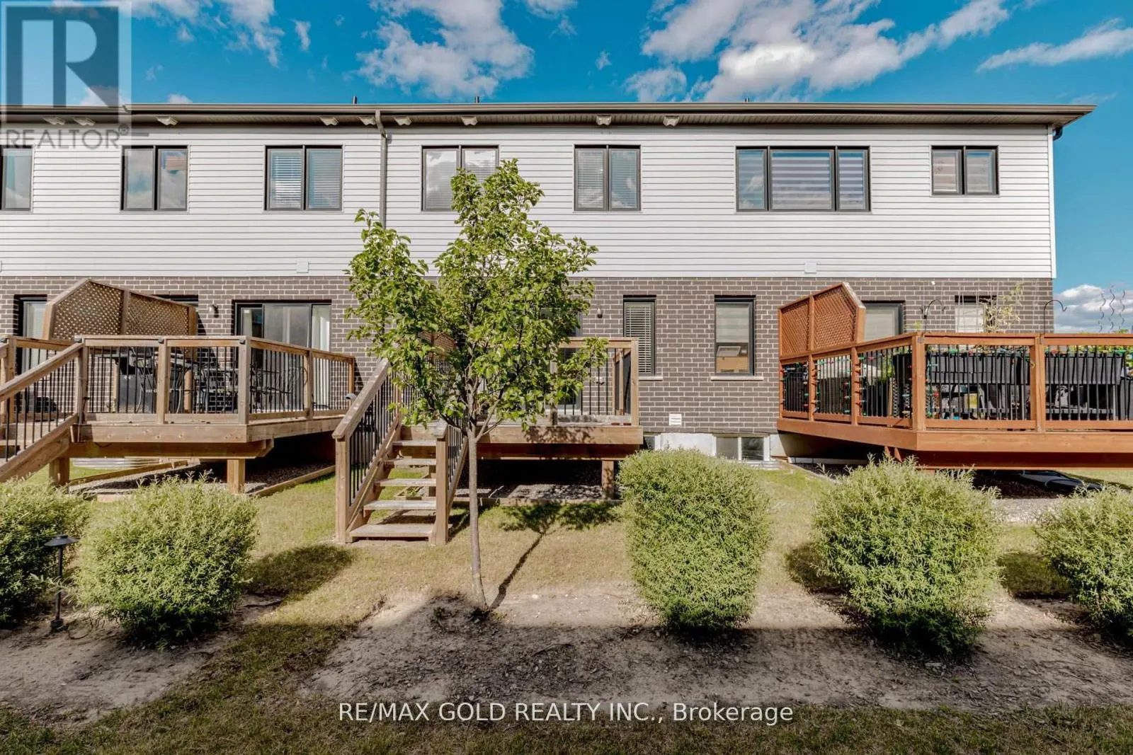 208 WOODMEADOW COURT