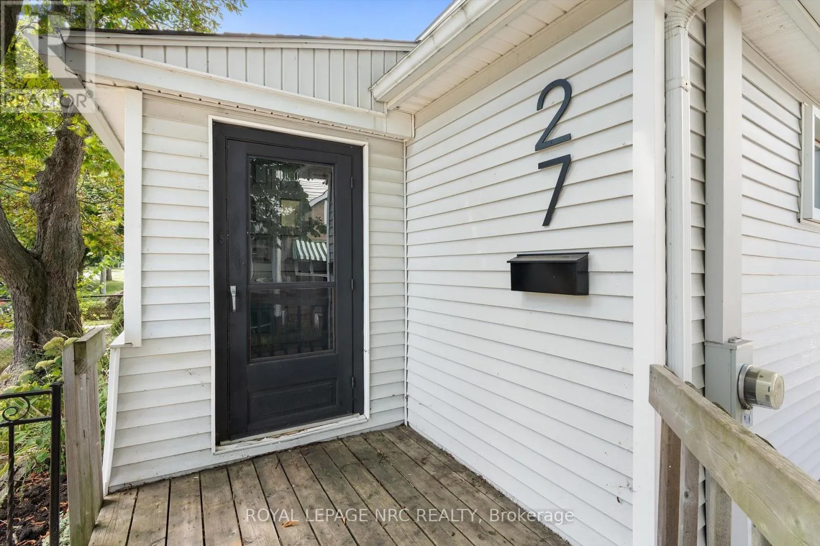27 MAPLECREST AVENUE