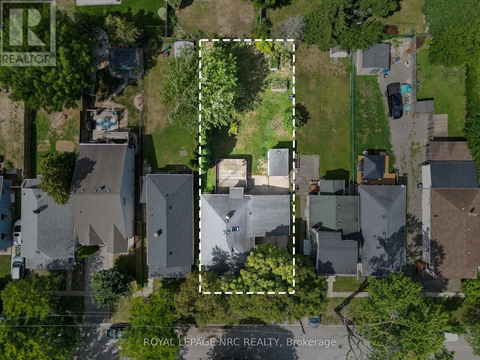 27 MAPLECREST AVENUE