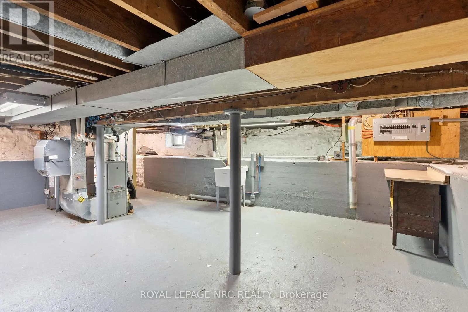 27 MAPLECREST AVENUE