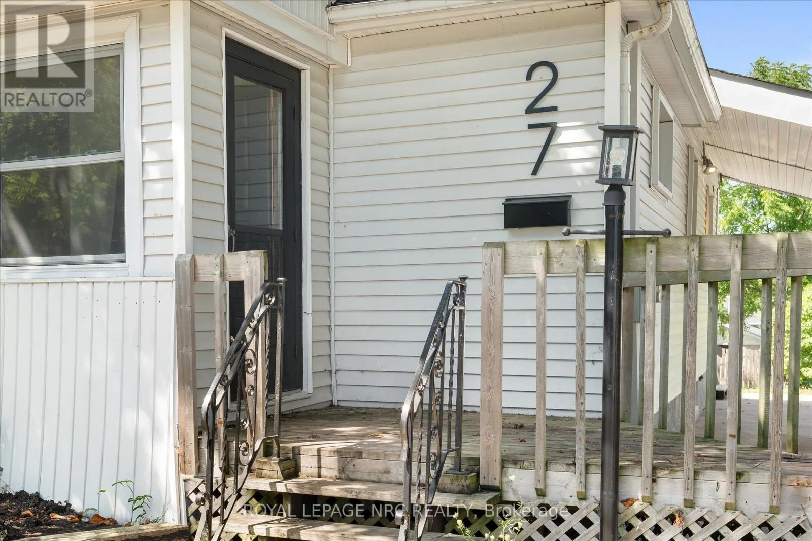27 MAPLECREST AVENUE