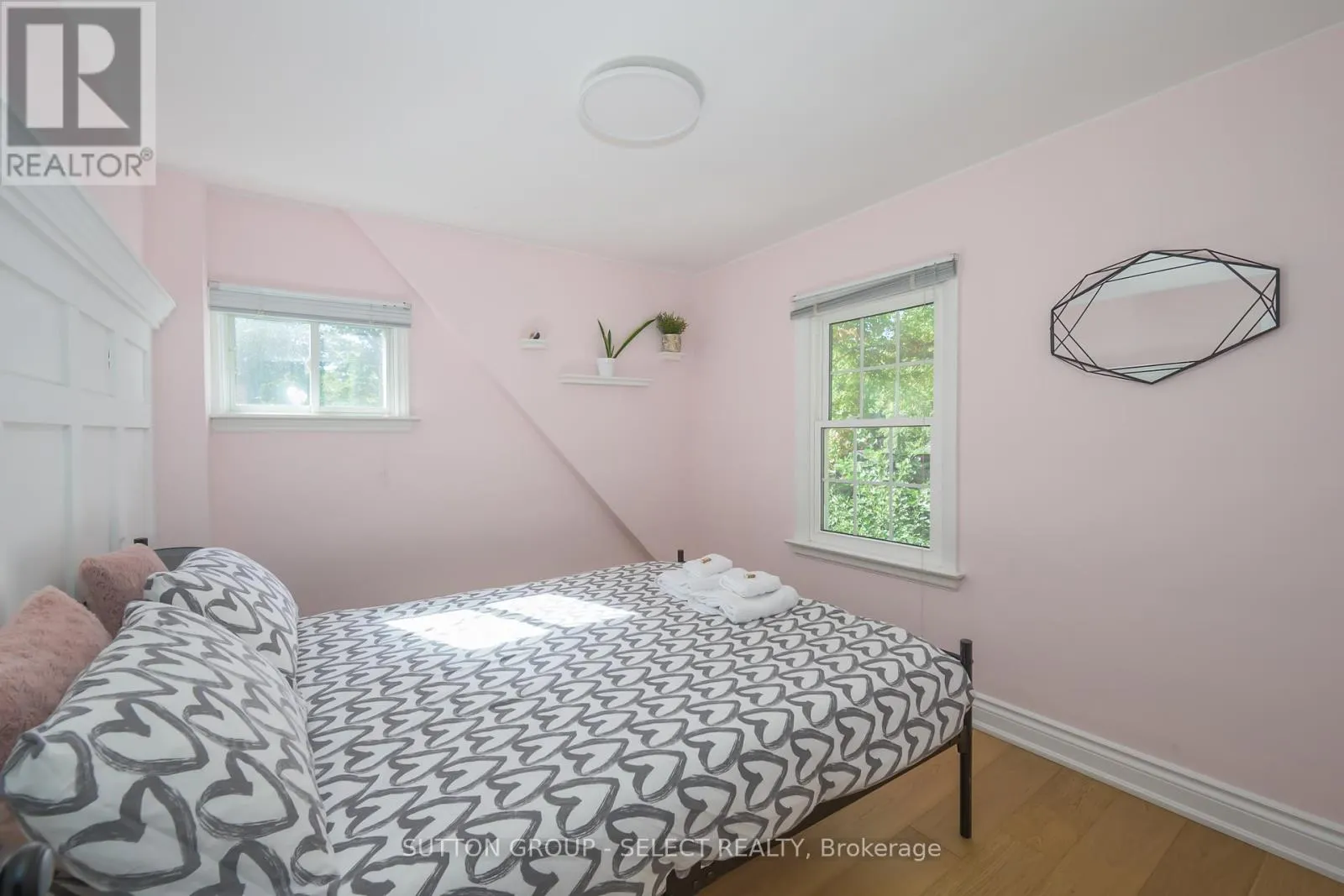 469 RIVERSIDE DRIVE