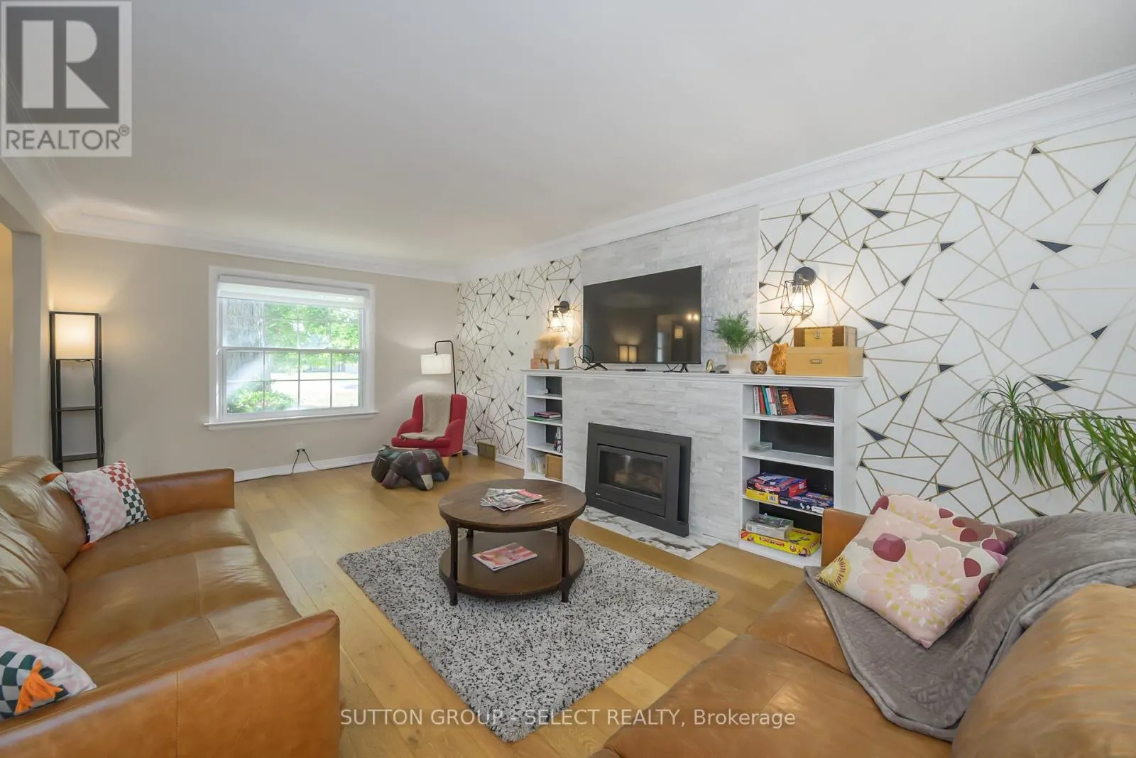 469 RIVERSIDE DRIVE