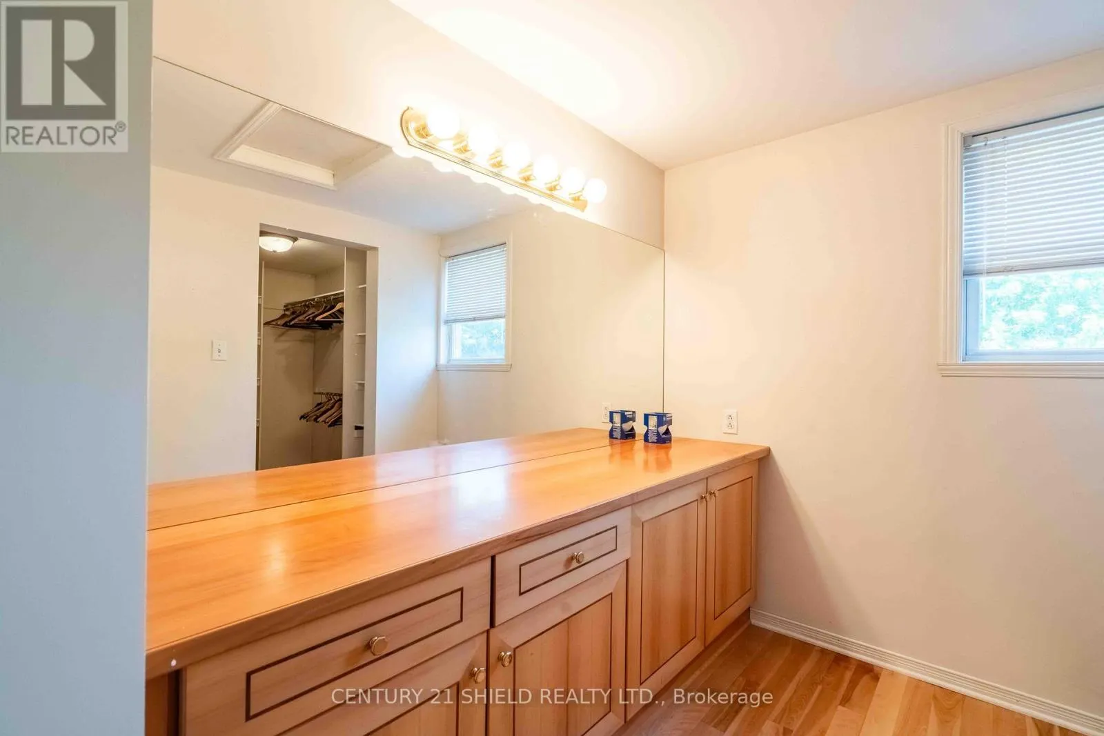 315 ELEVENTH STREET E