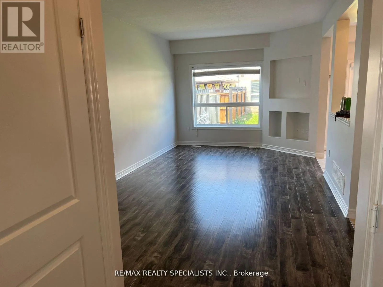 62 - 8 LAKELAWN ROAD