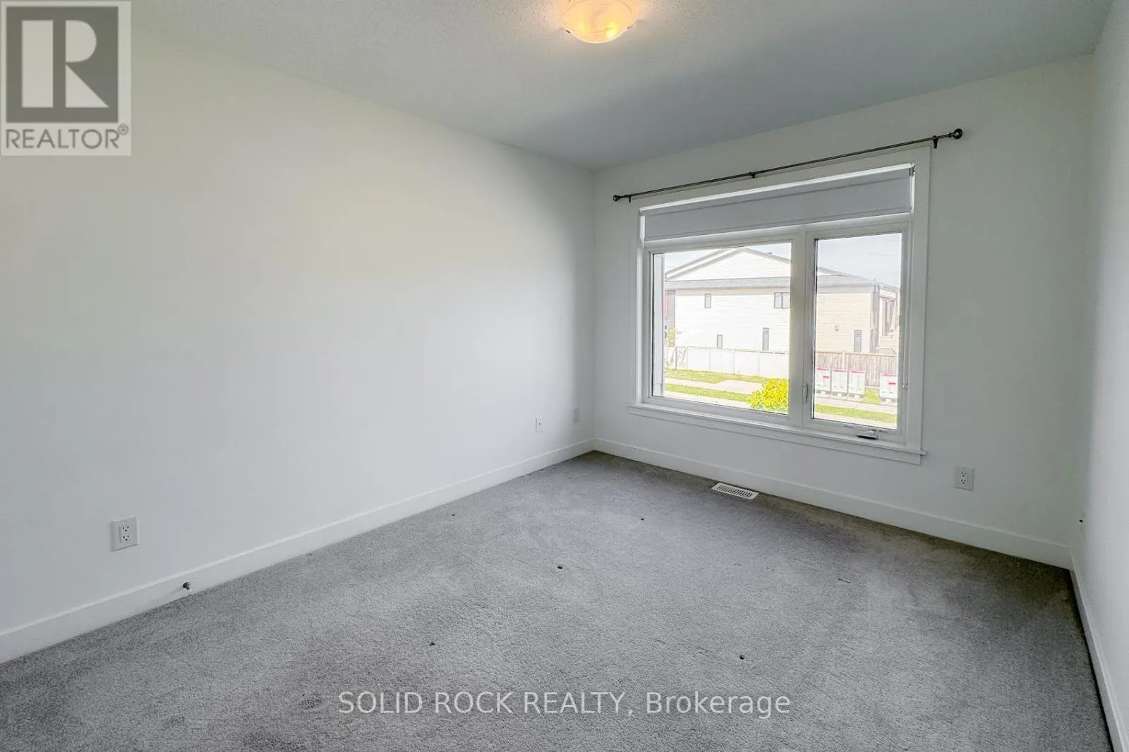 889 SOLARIUM AVENUE