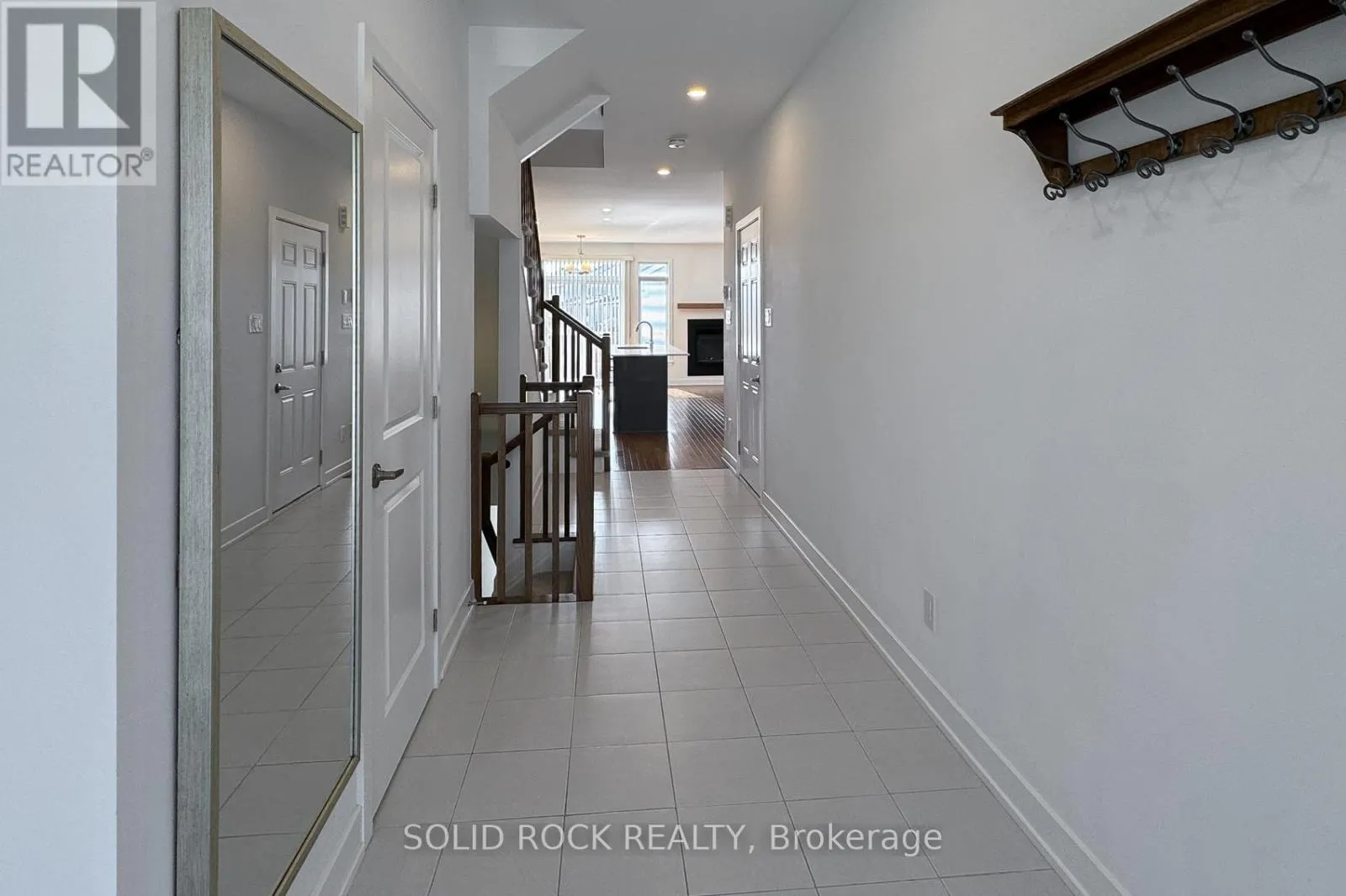 889 SOLARIUM AVENUE