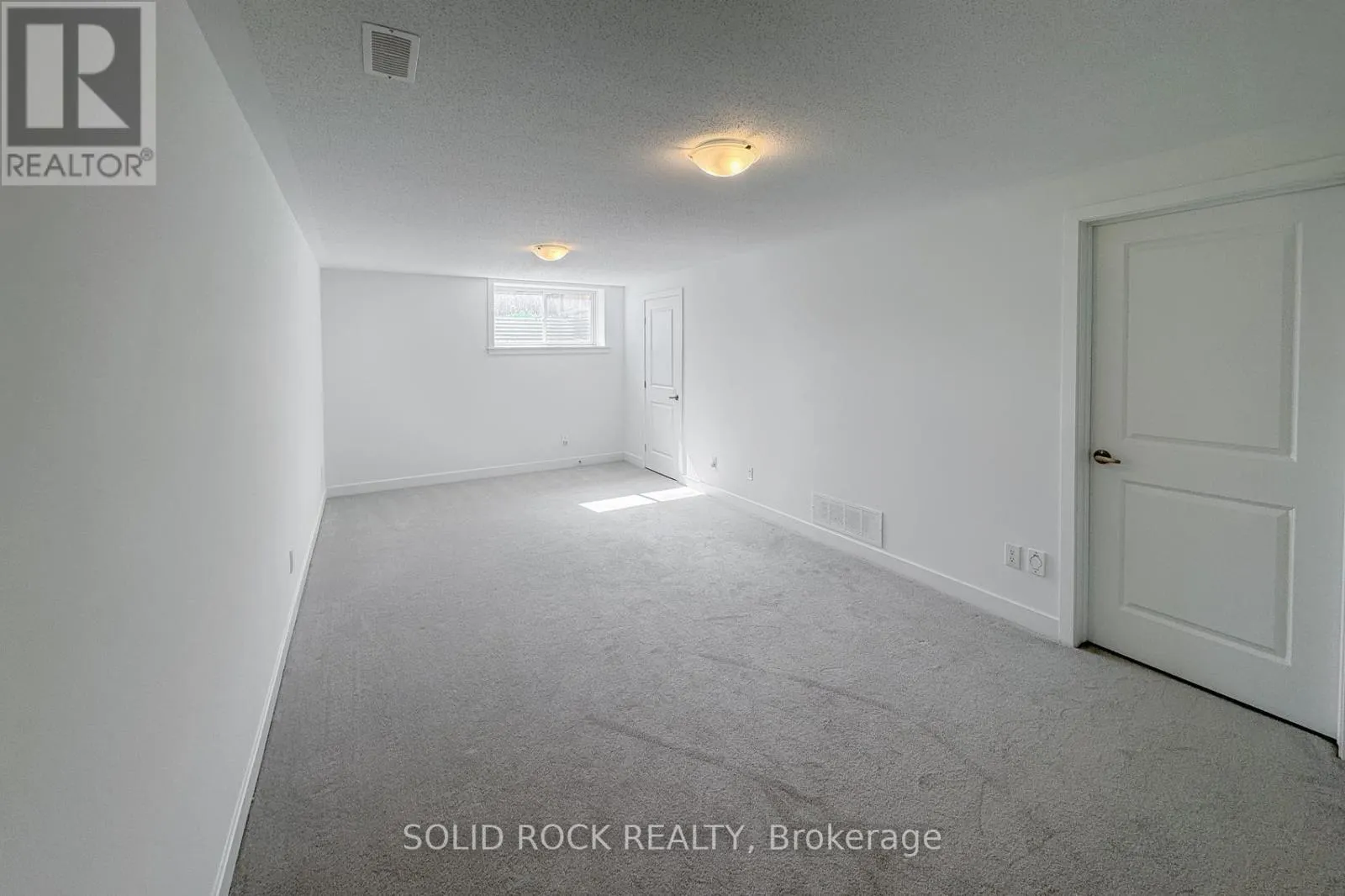 889 SOLARIUM AVENUE