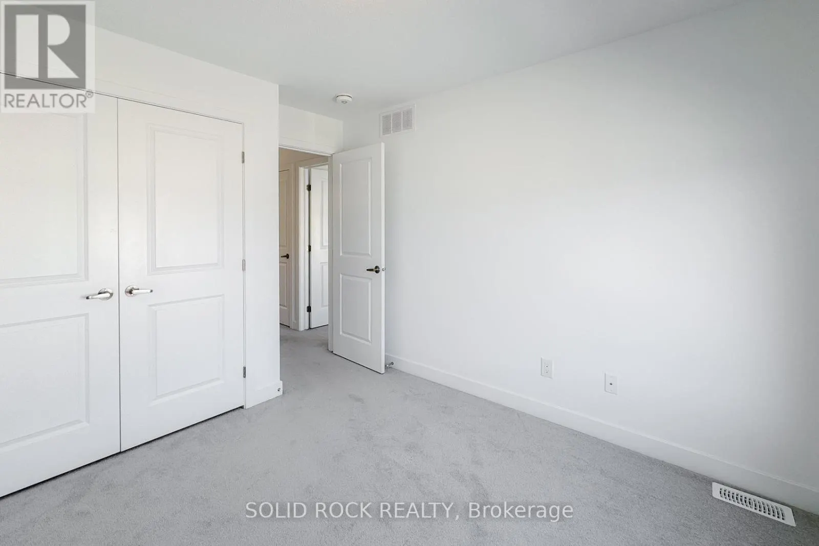 889 SOLARIUM AVENUE
