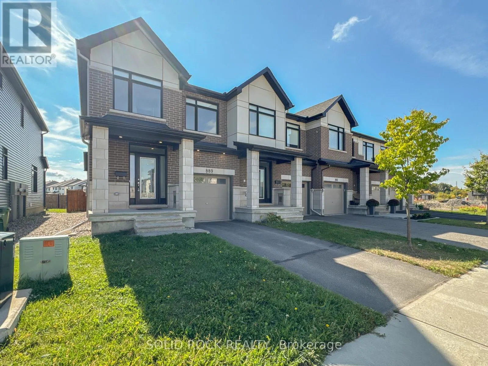 889 SOLARIUM AVENUE