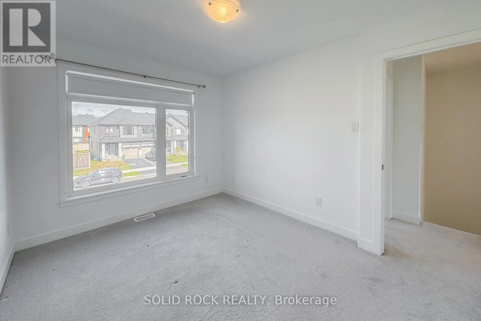 889 SOLARIUM AVENUE