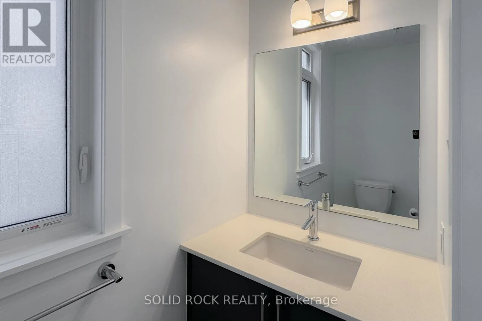 889 SOLARIUM AVENUE