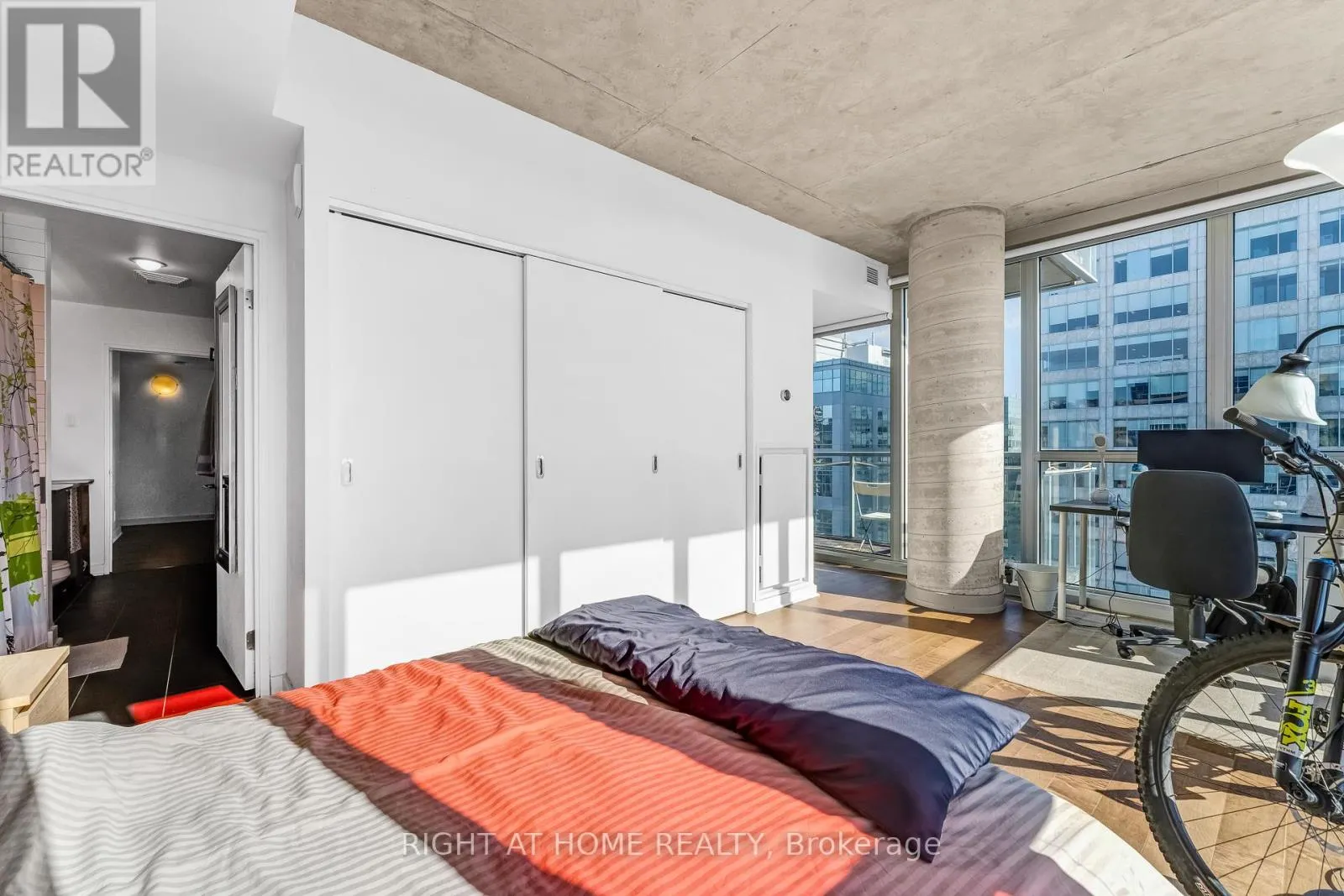2010 - 324 LAURIER AVENUE W