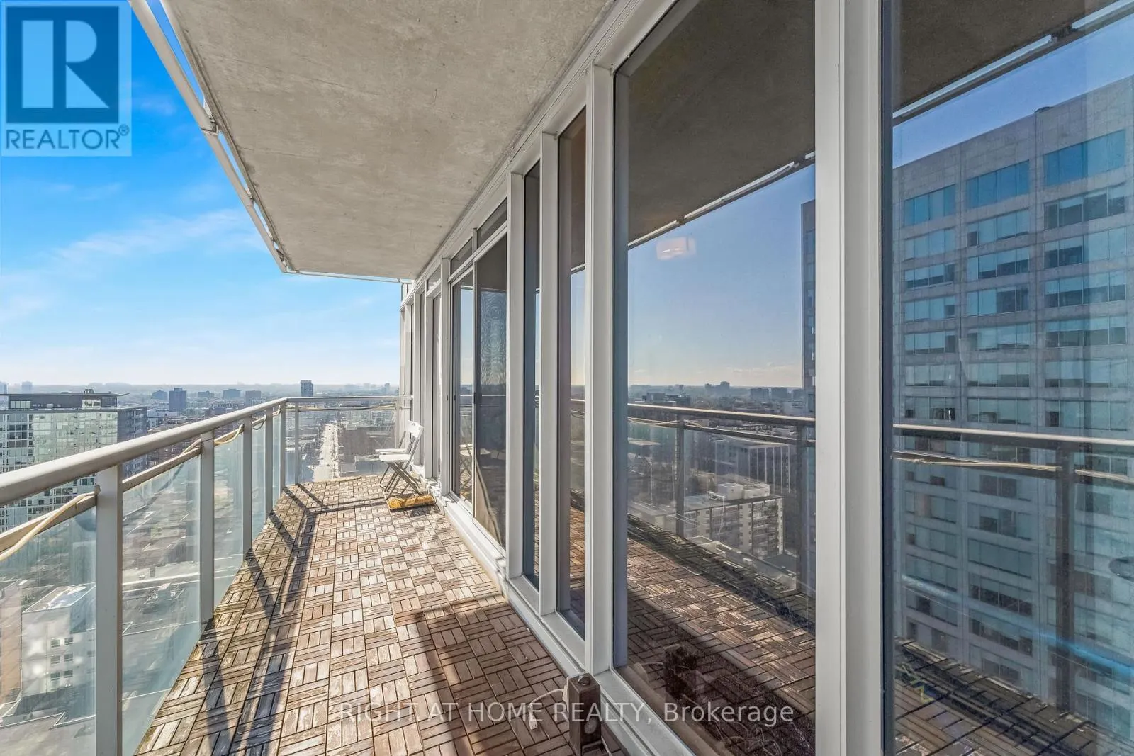 2010 - 324 LAURIER AVENUE W