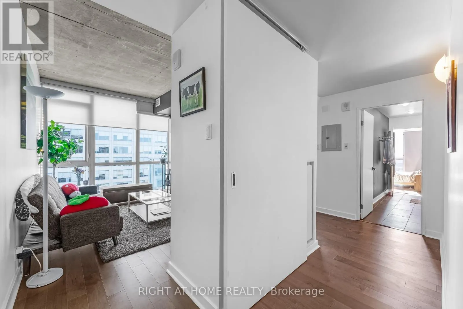 2010 - 324 LAURIER AVENUE W