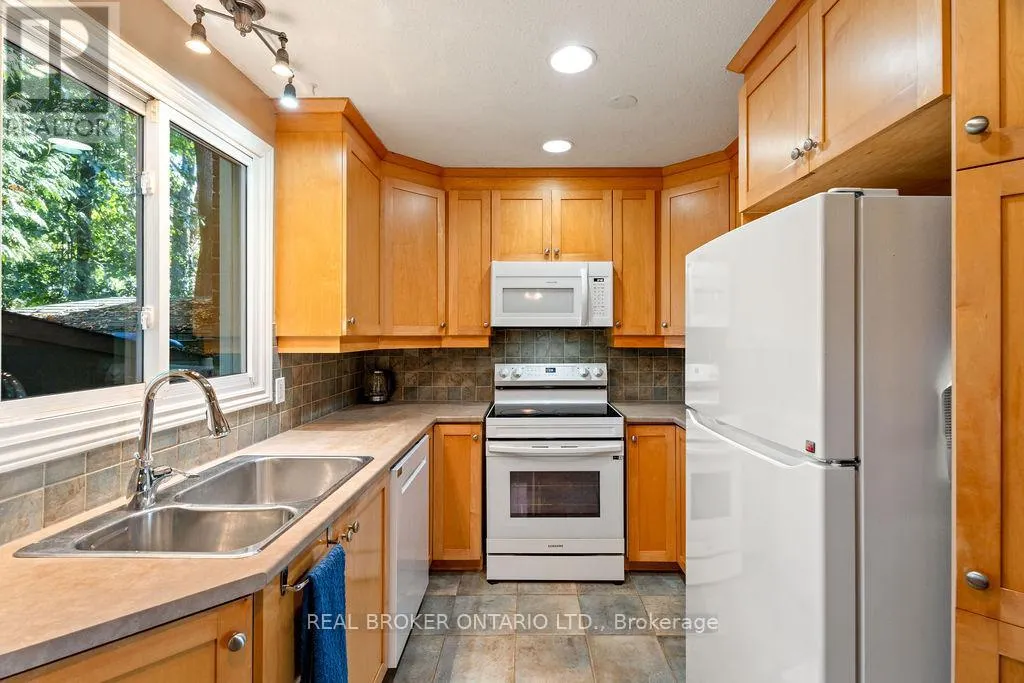 3 - 20 KEMPSTER AVENUE