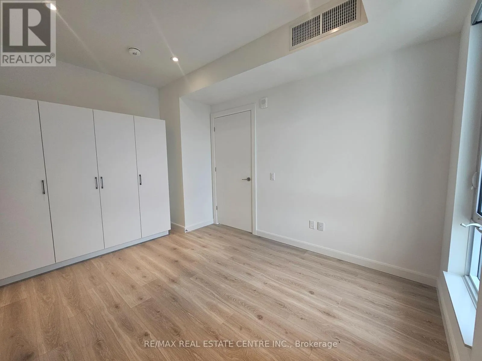 1705 - 741 KING STREET W