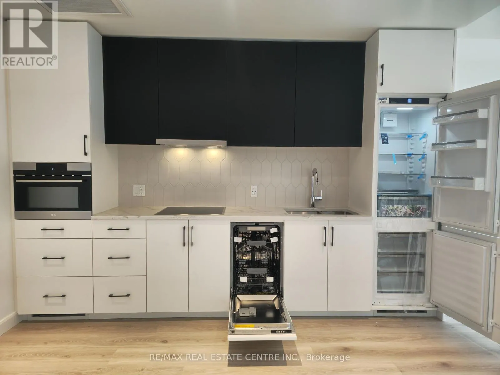 1705 - 741 KING STREET W
