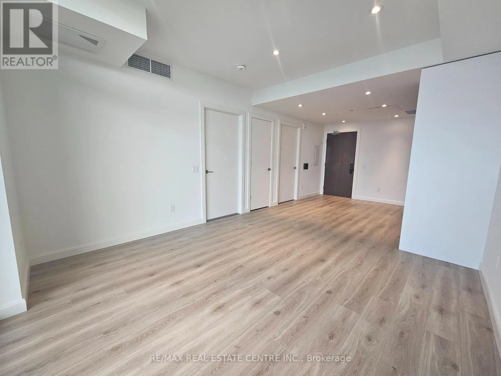 1705 - 741 KING STREET W