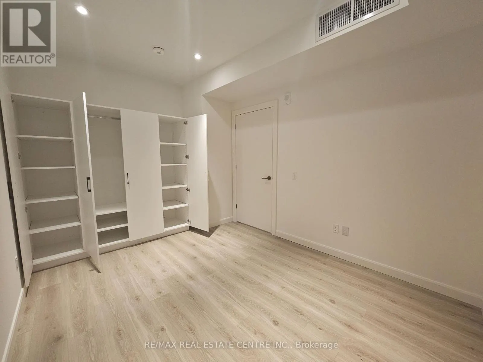 1705 - 741 KING STREET W
