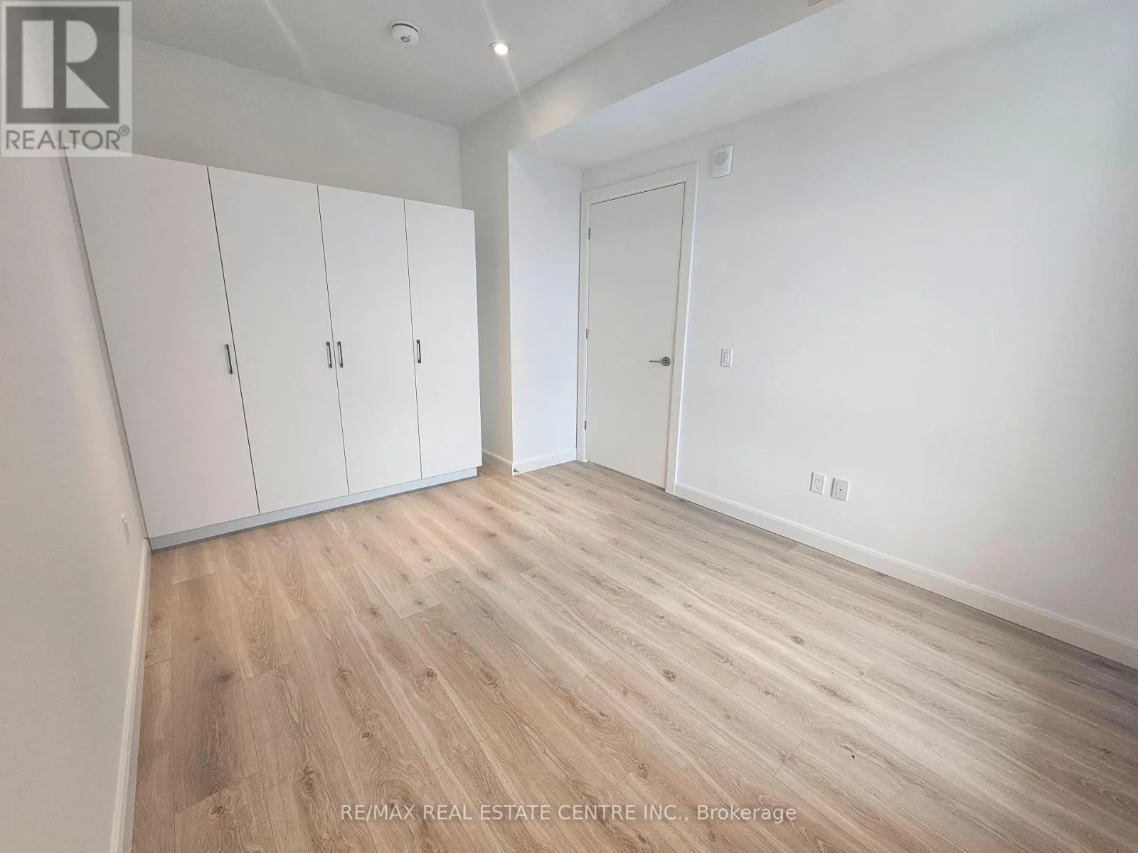 1705 - 741 KING STREET W