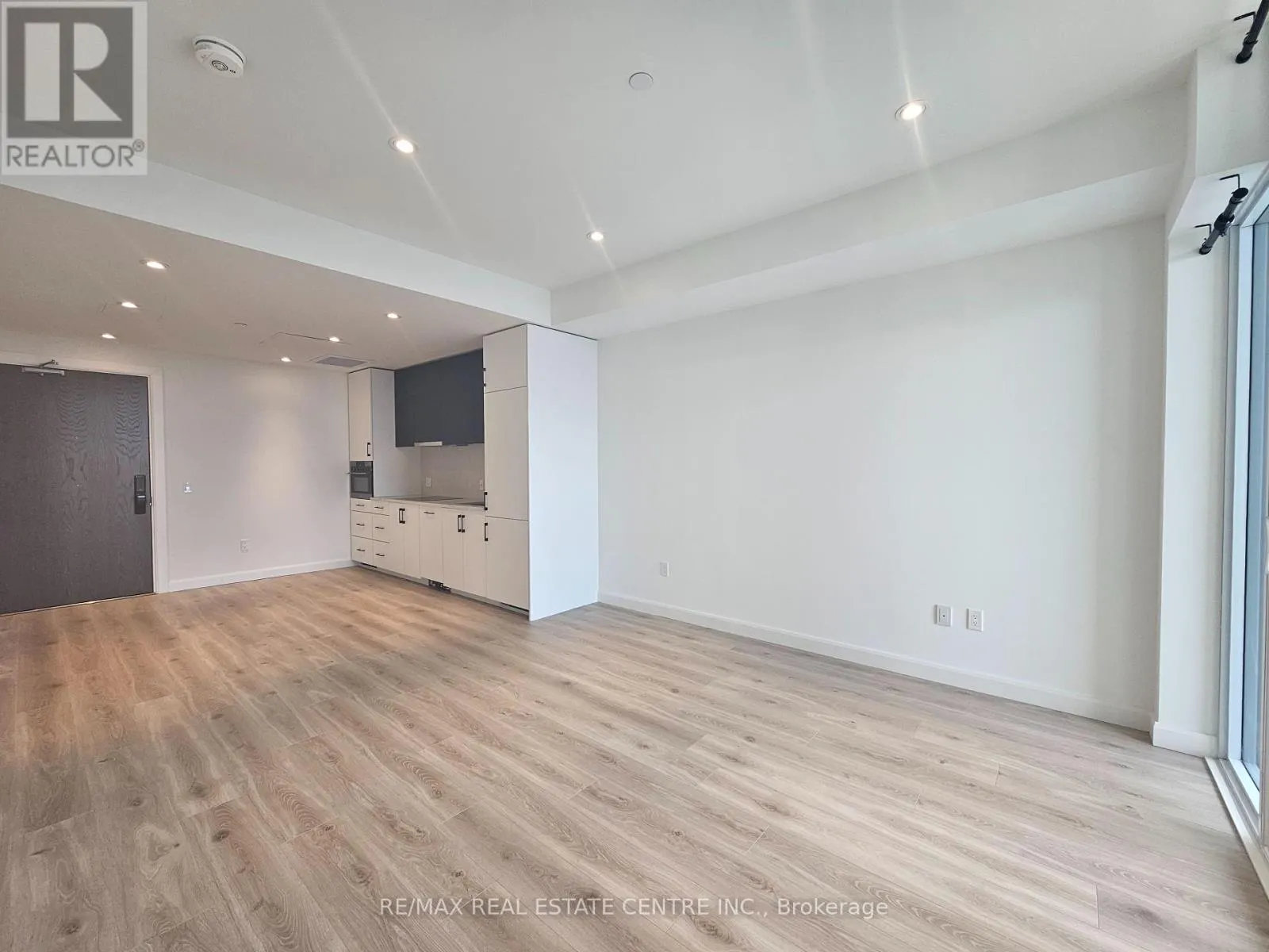 1705 - 741 KING STREET W