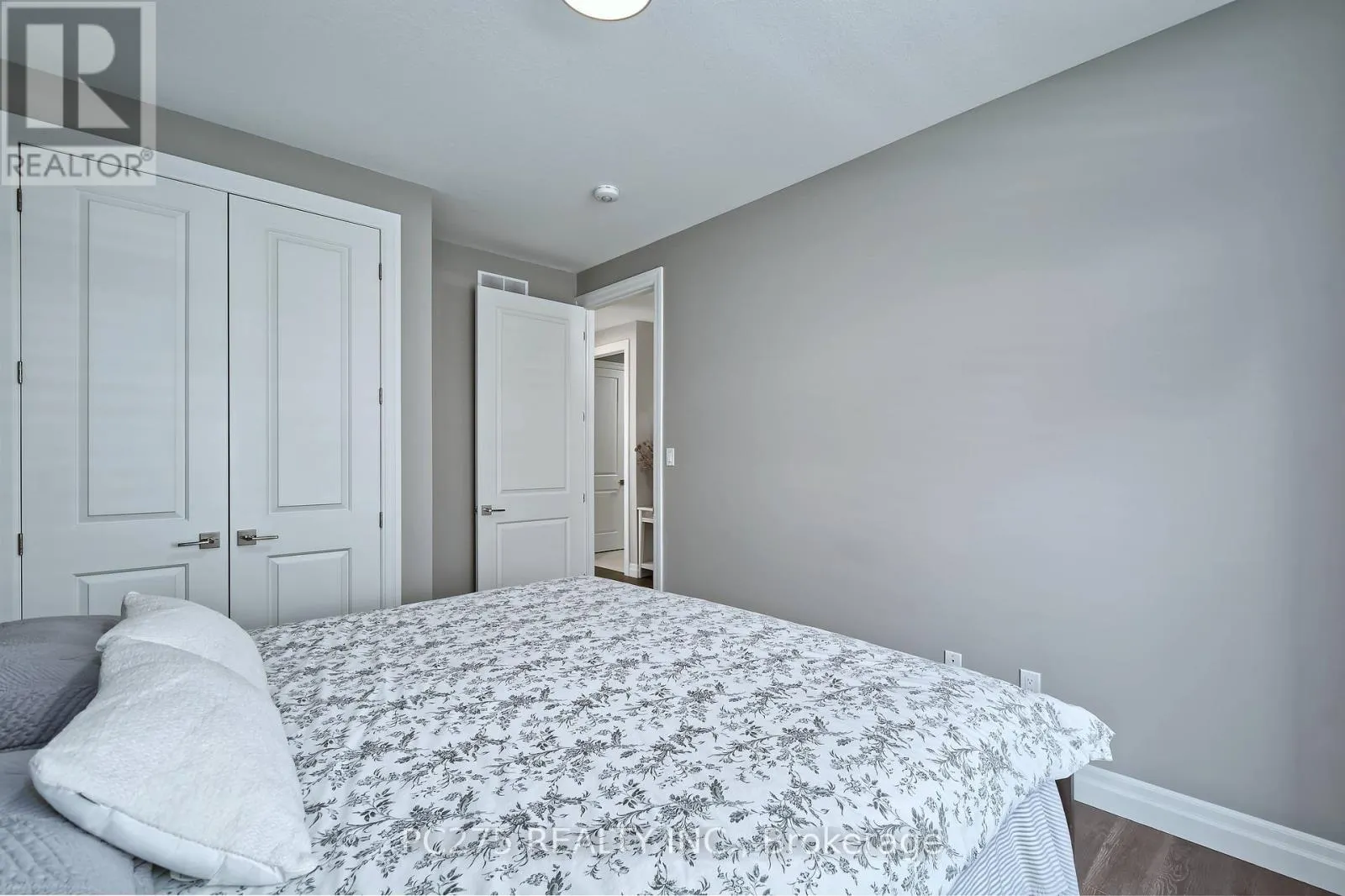 2539 BOND STREET