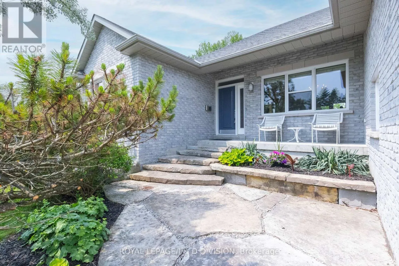 9 VICTORIA AVENUE