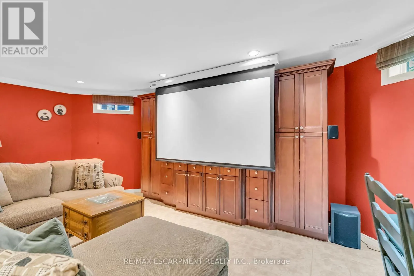 484 BUSH DRIVE
