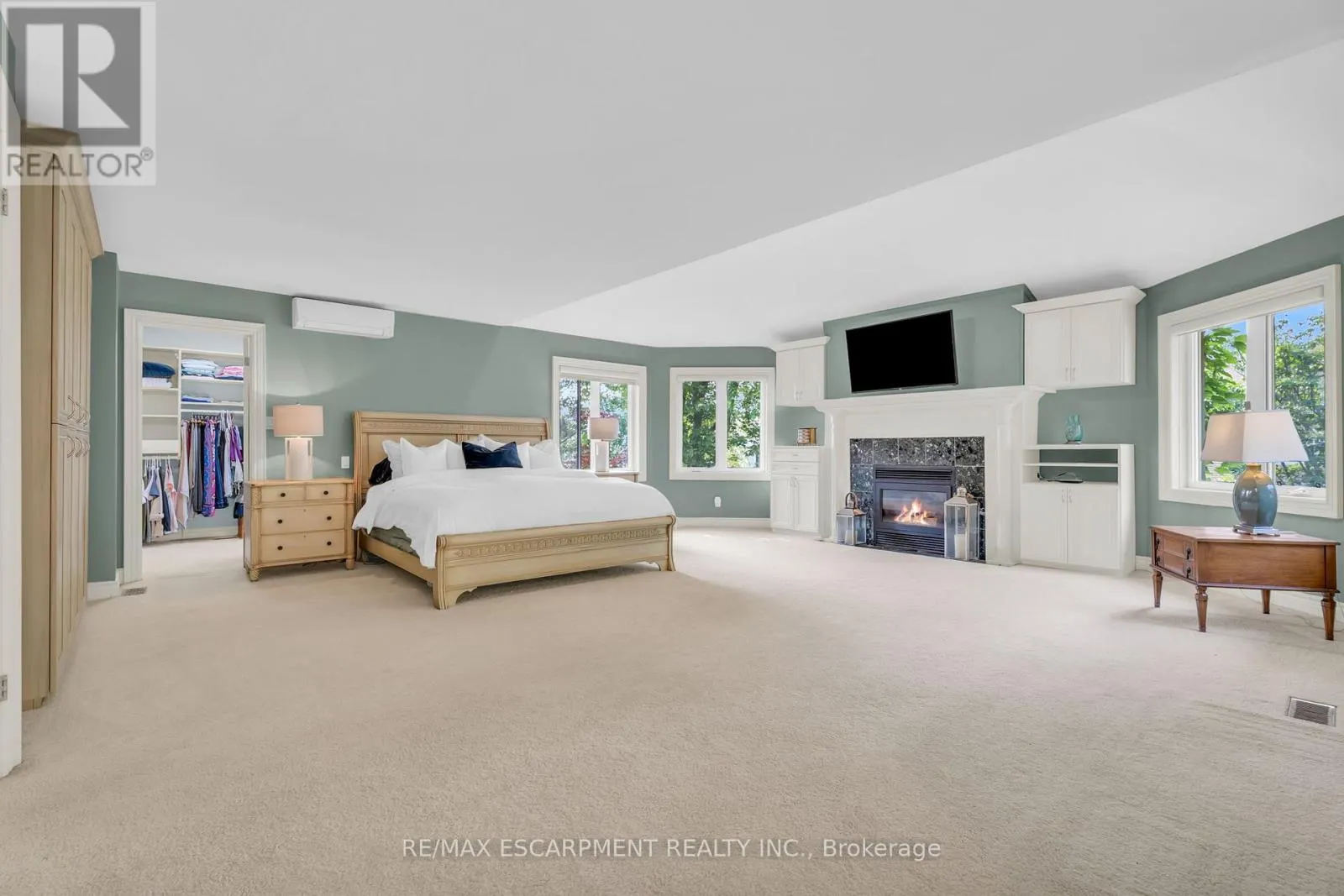 484 BUSH DRIVE