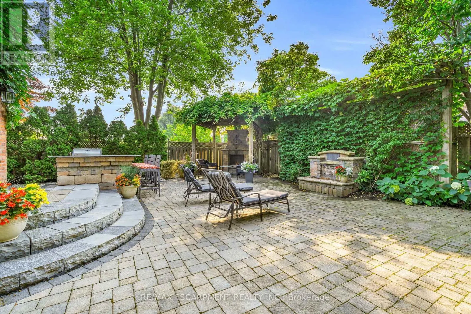 484 BUSH DRIVE