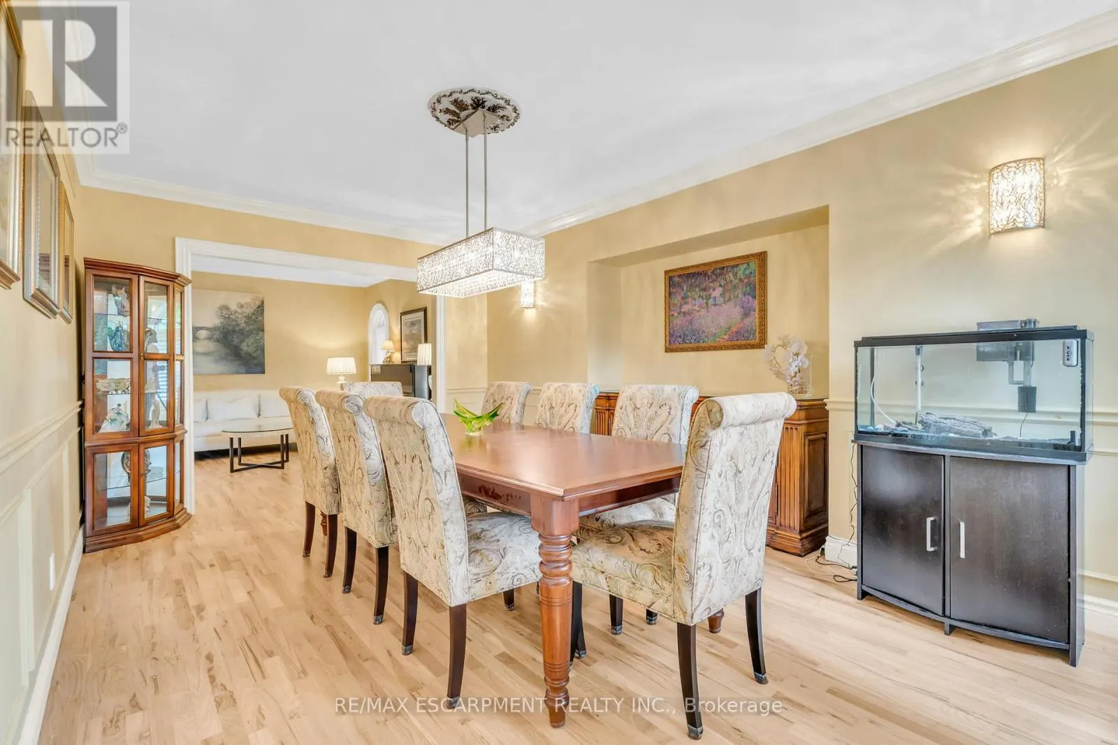 484 BUSH DRIVE