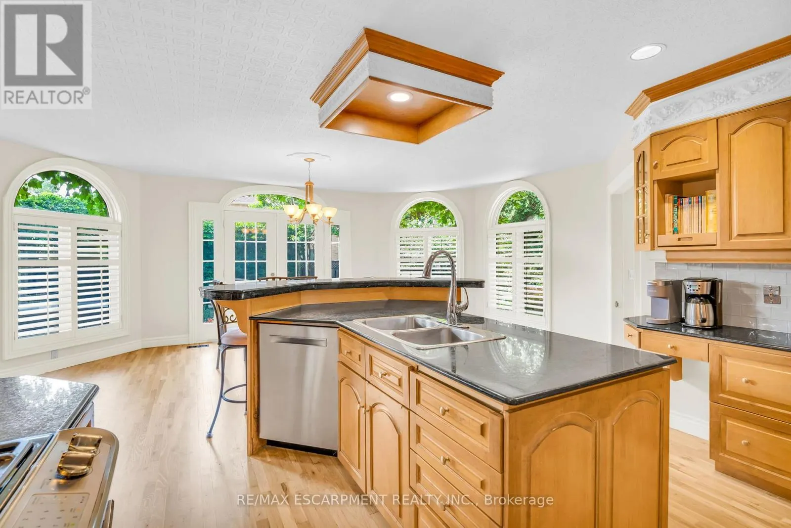 484 BUSH DRIVE