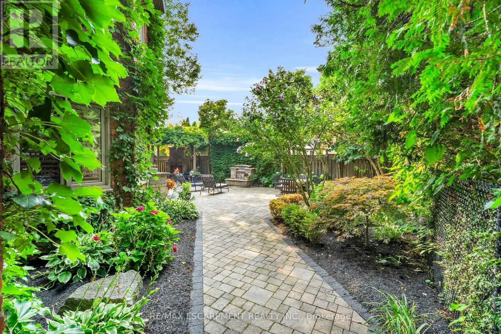 484 BUSH DRIVE