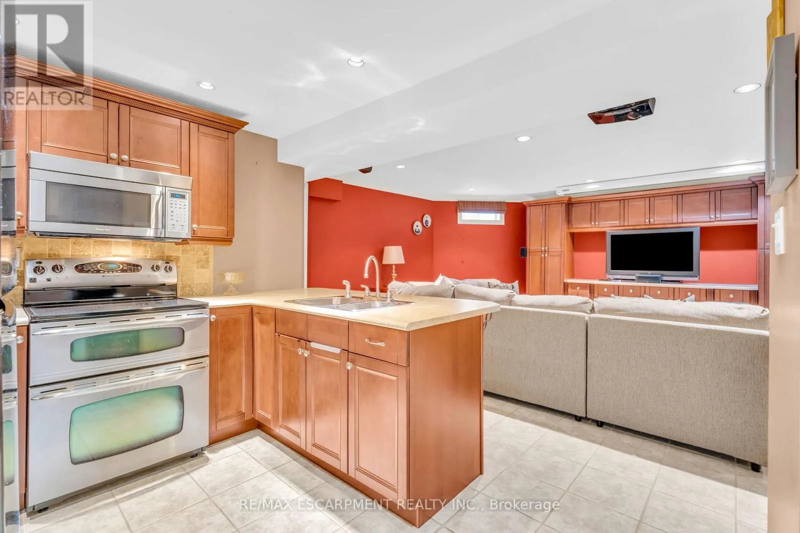 484 BUSH DRIVE