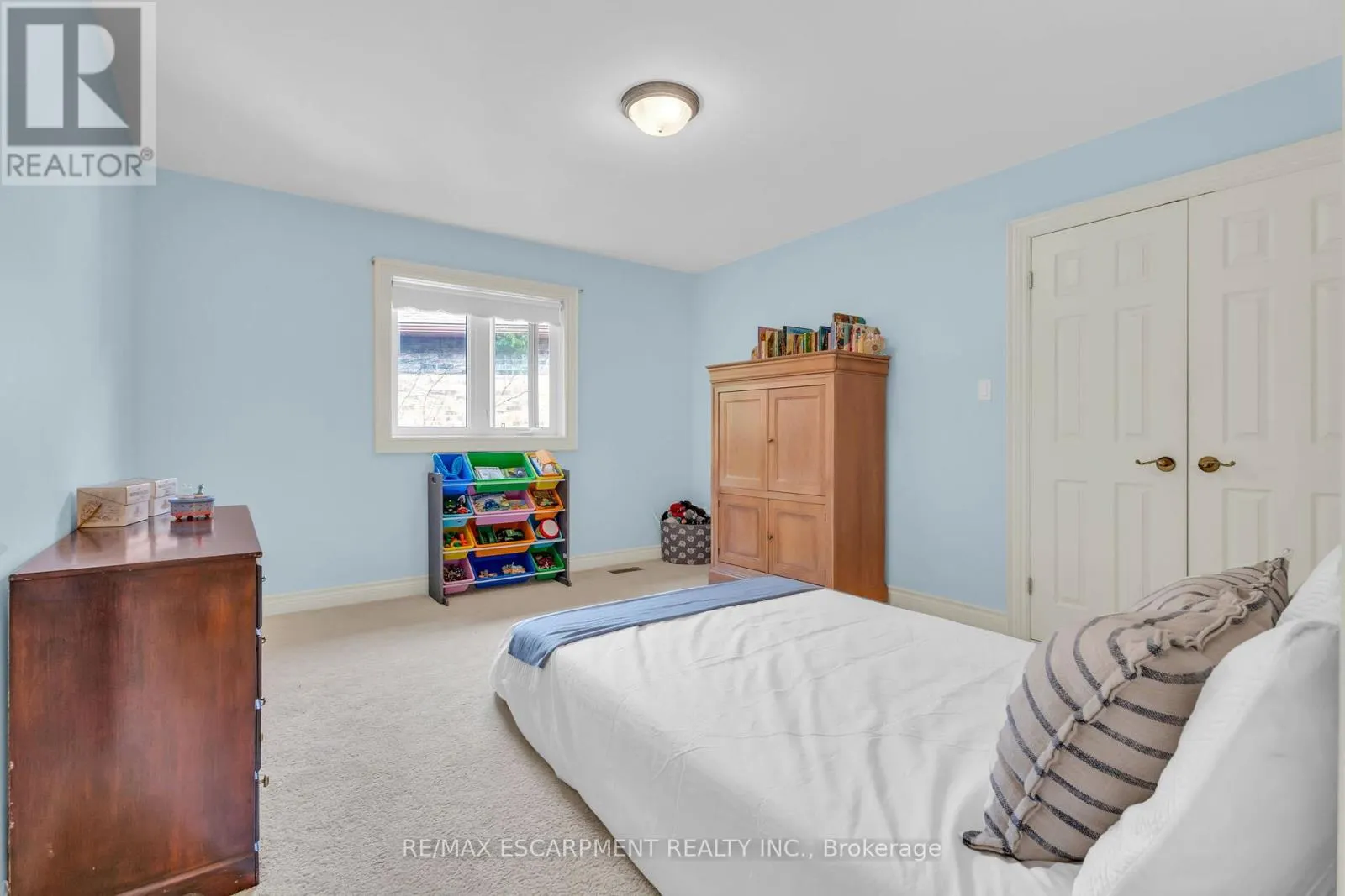 484 BUSH DRIVE