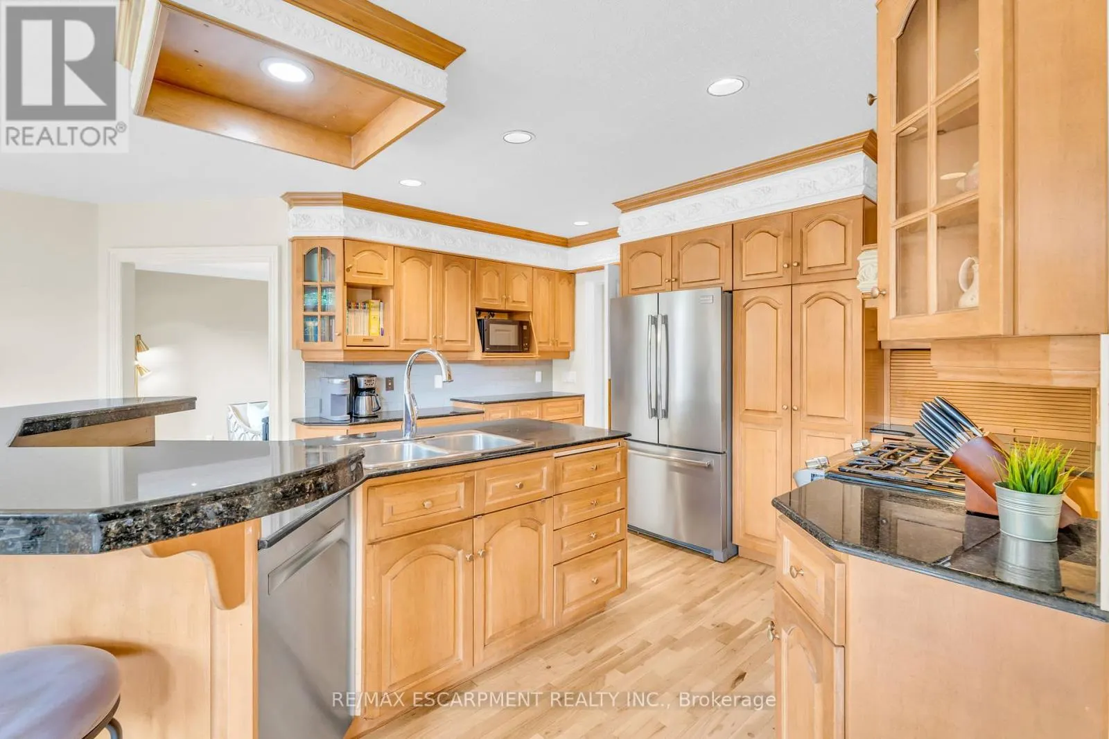 484 BUSH DRIVE