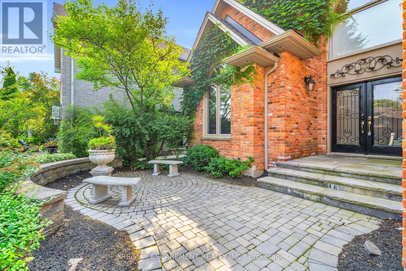 484 BUSH DRIVE