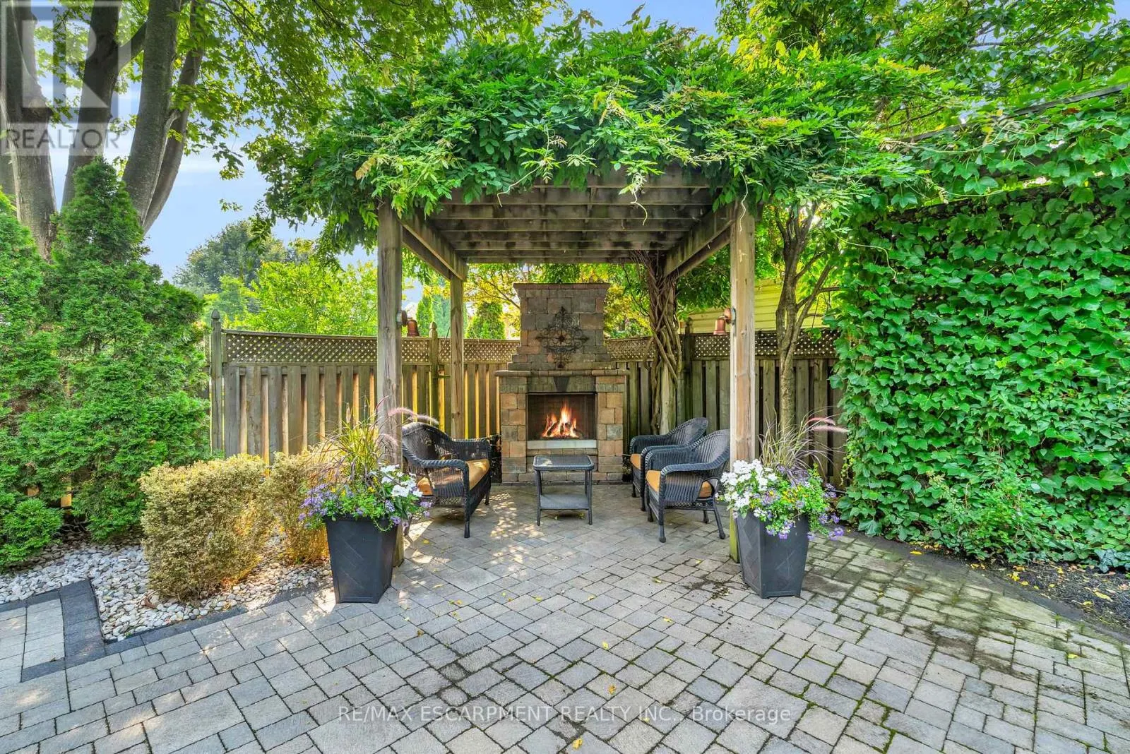 484 BUSH DRIVE